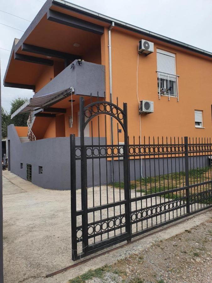 Apartmen Kuca Za Odmor I Familiju Bar Eksteriør billede